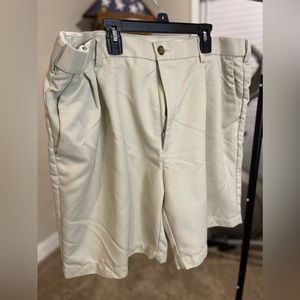 Roundtree & Yorke Khaki Shorts